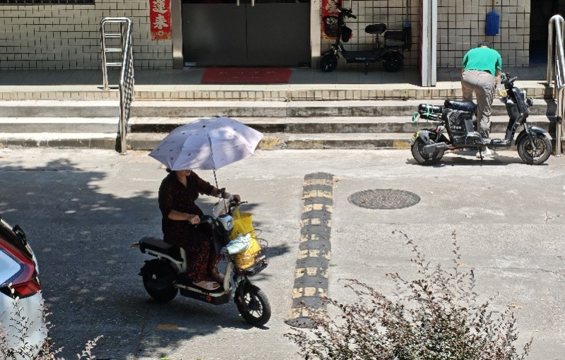 #广东高温终于要缓解了#【#广东近两日维持炎热天气#！周四起雷雨明显，高温有待缓