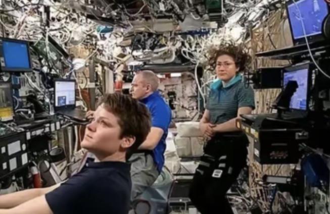 冰箱不响才是真靠谱！中国空间站闷声干大事，国际空间站却成“老破小”