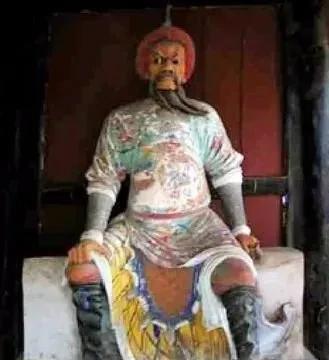 1646年，张献忠离开四川前，把老婆孩子全杀了。成都的雨下了整整三天，锦江的水