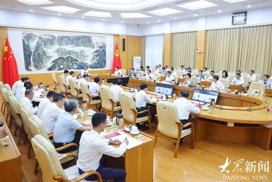 山东省委常委会召开会议