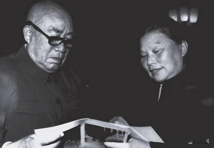 朱德元帅的孙子被执行枪决的第二天，他的夫人康克清正常外出工作，上班路上，她平静地