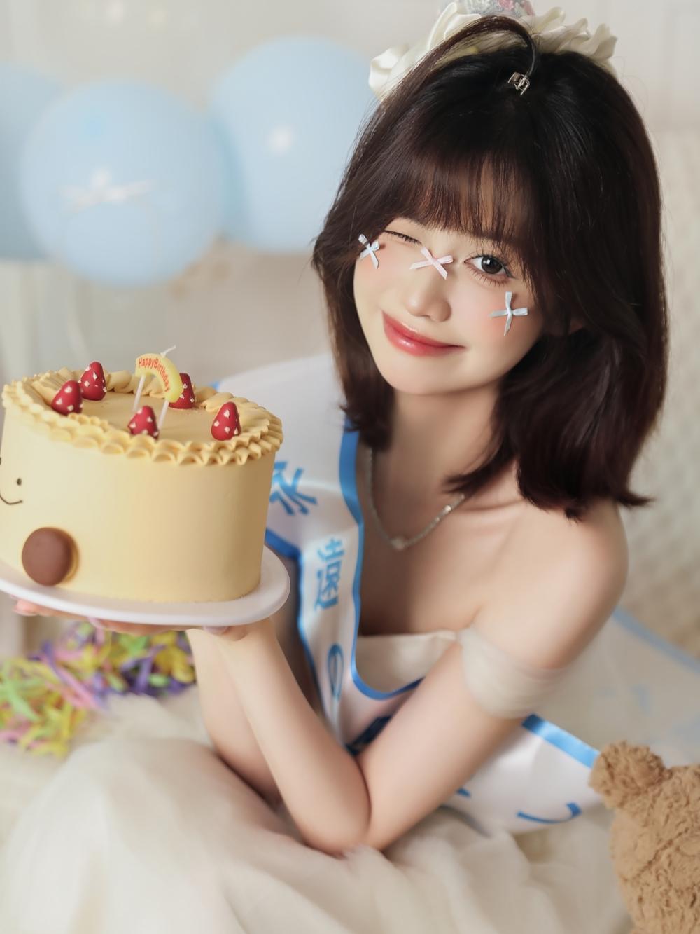 梦幻少女心炸裂啦🎀厦门昭和风生日写真。这组彩诞甜心写真也太懂少女心了...