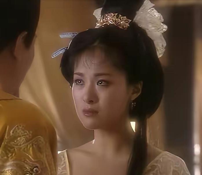 公元652年，高阳公主刚刚睡下，突然，有一个男人悄悄爬到了她的床上，在她脸上亲了