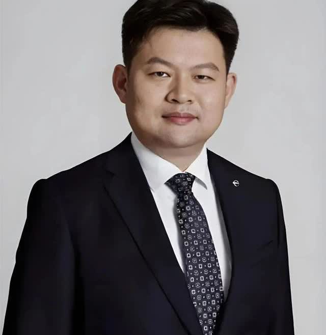 东风汽车人事调整！“准80后”周锋担任副总经理、党委常委其有着21年东风履历