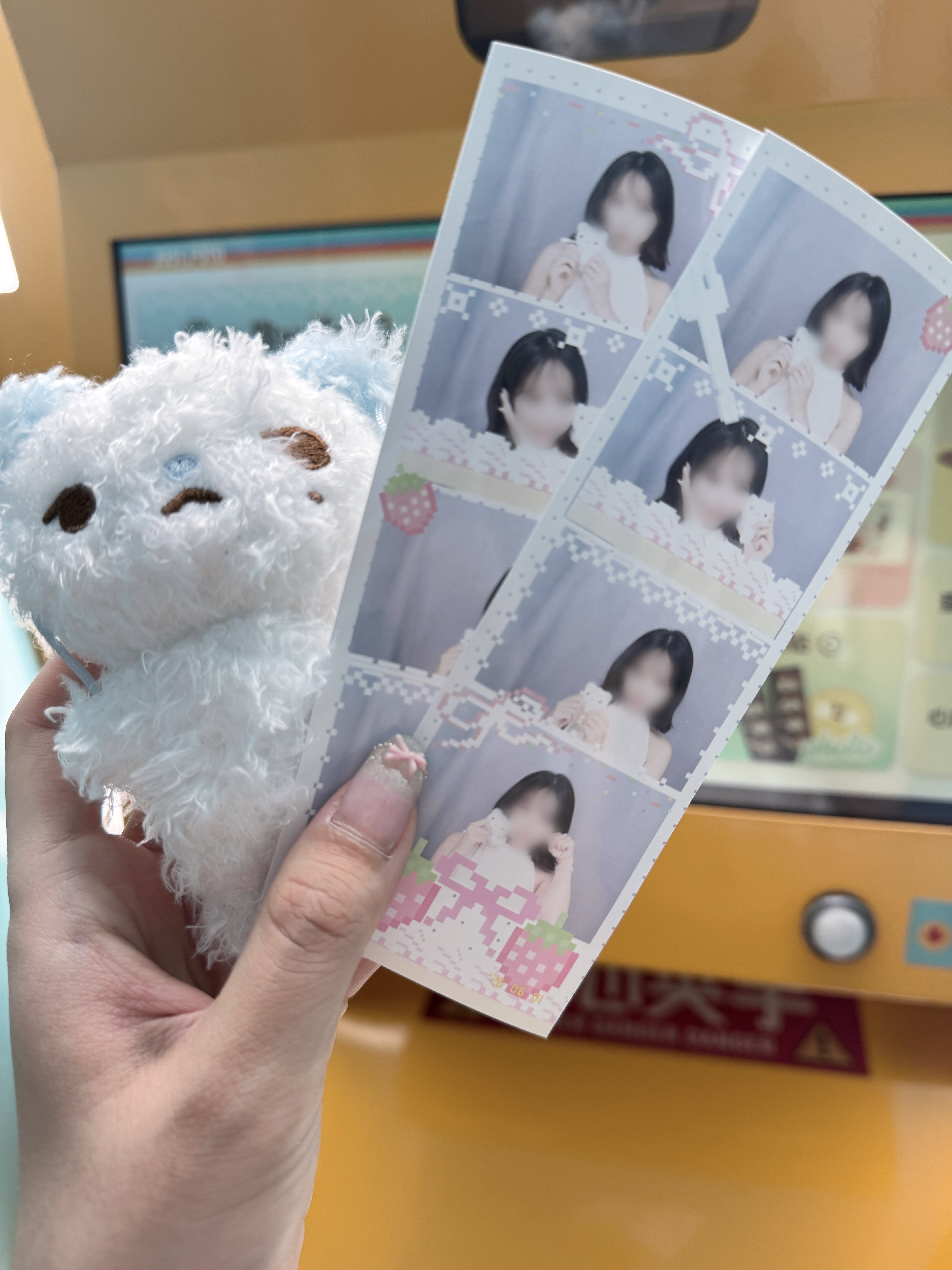 有什么不开心的就跟姐姐讲不要做那么可爱的表情给别人看..ㅠㅠ