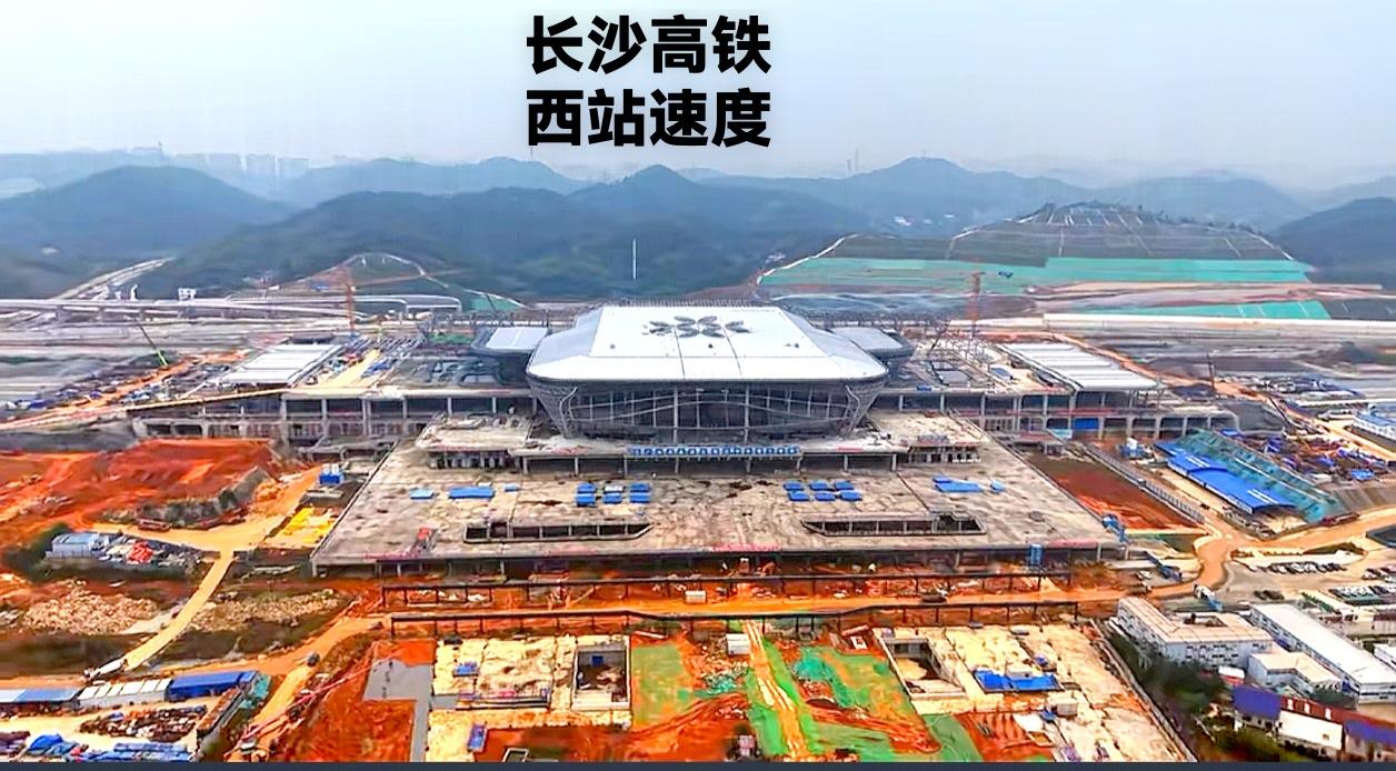说实话，长沙高铁西站也有一些故事，这个站在长沙望城区的一个镇，叫黄金镇，那么车站