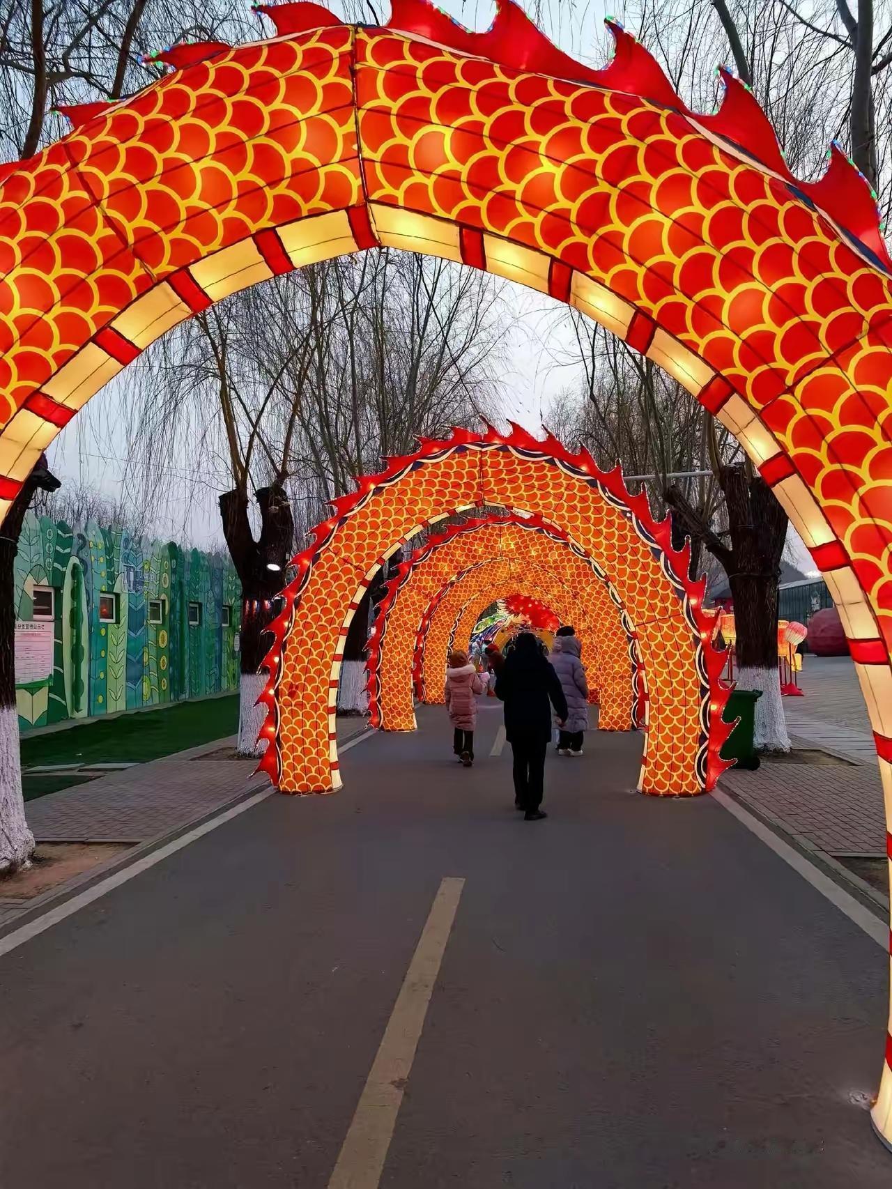 回到老家一周了，跟老公没有同床，因为他跟父母睡，他今天约我去酒店开房，过二人世界