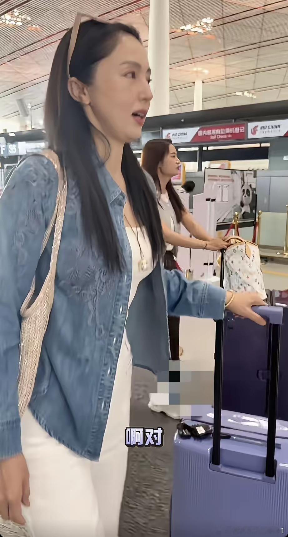 6月3日，张维伊与董璇先后前往上海，两位没有同时出行，各自看着都很疲惫，尤其张维