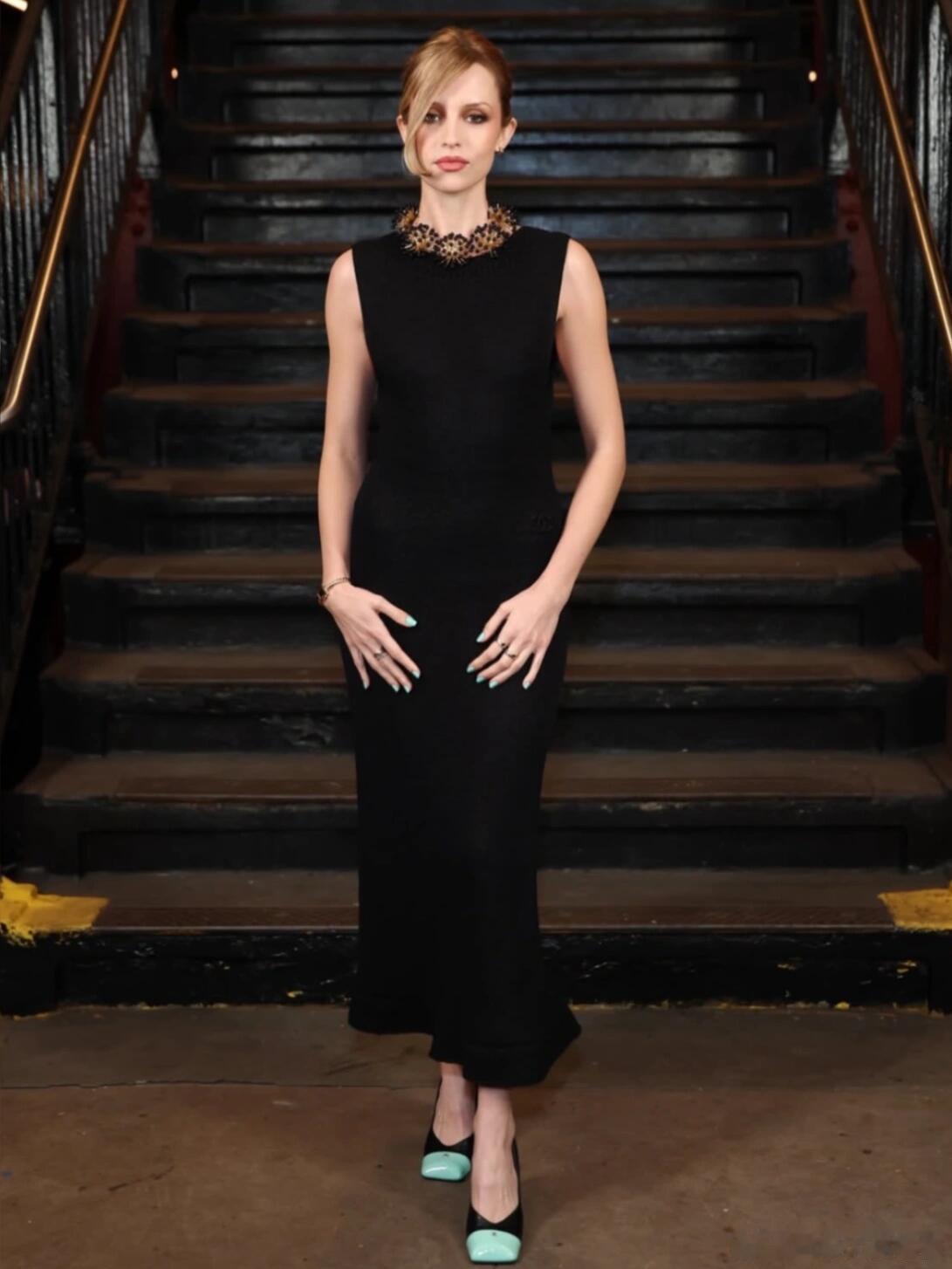 比利时女歌手AngeleVl出席Chanle2026高级手工坊大秀，身穿品牌2