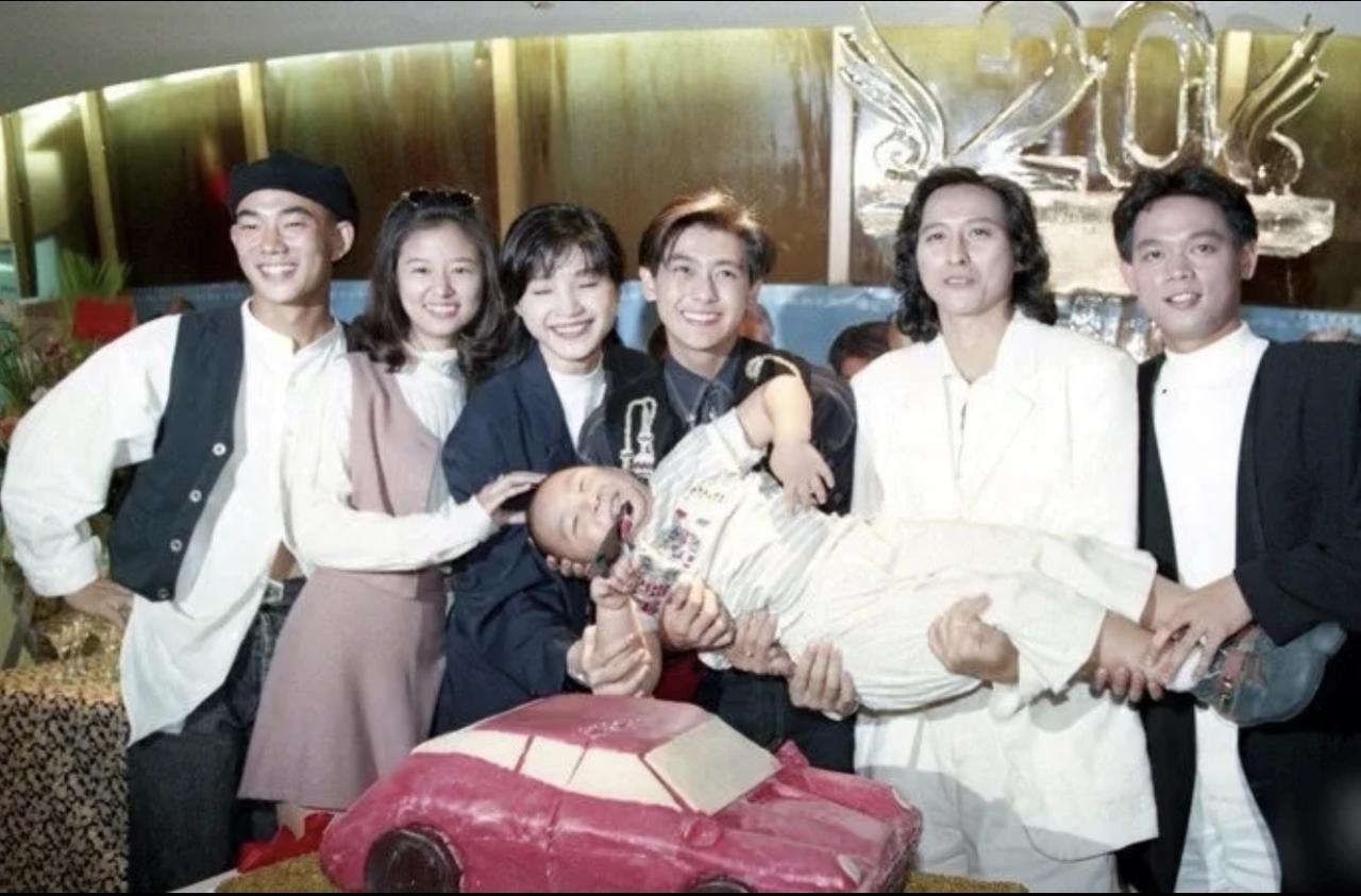 林志颖古早合影，1994年，林志颖20岁生日时，举办的生日会。任贤齐、林心如