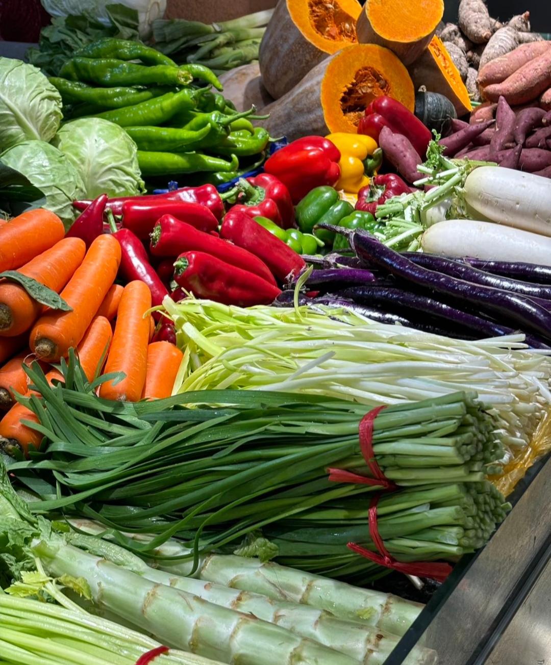 和老伴退休金加起来9000多，现在跟着孩子常住上海起初孩子说让把昆山的房子卖掉