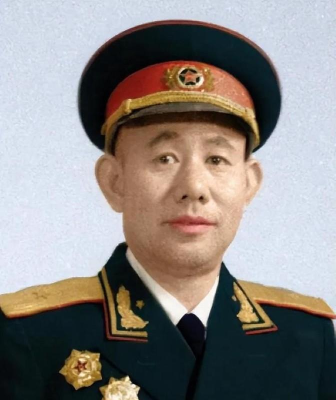1951年，志愿军开会，彭德怀大喊了一声：“黄朝天，你给我站起来！”违反命令的黄