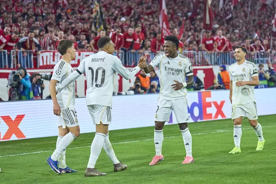 皇马输在免签引进姆巴佩，看了这么多场比赛，姆巴佩大量占用队友的机会，队友拼命跑出