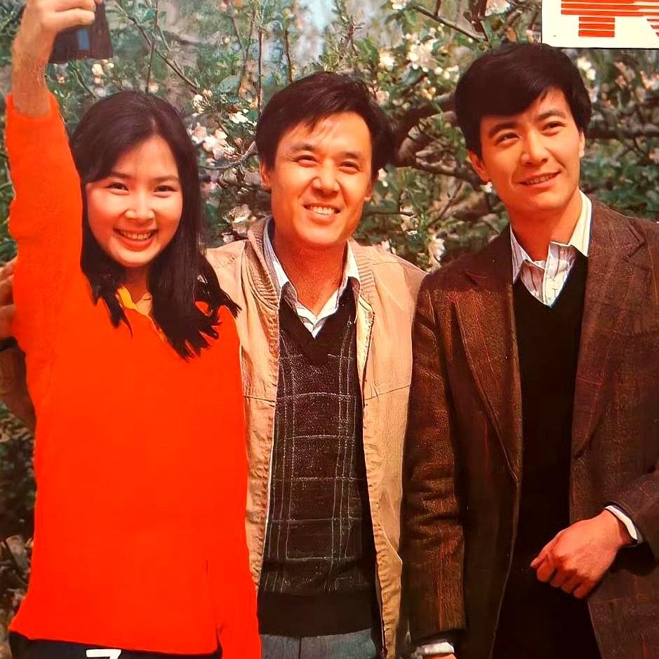 一张38年前的老照片，揭开了如今影视圈不愿提及的“秘密”。没有C位之争，没有