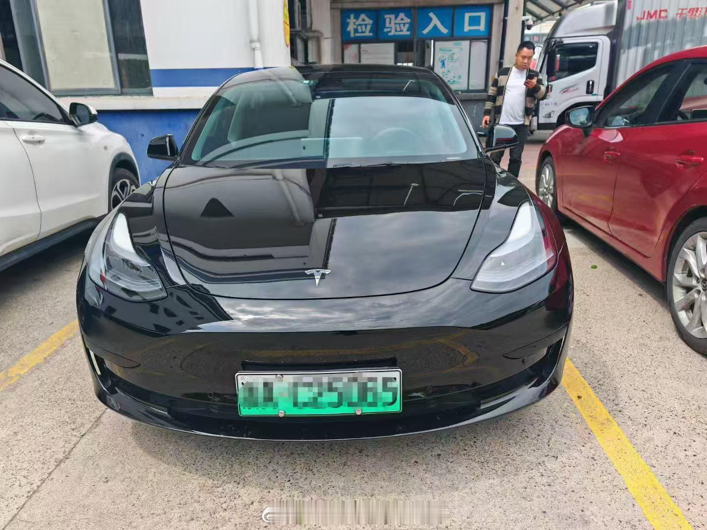 有个特斯拉Model3早上朋友让我帮他发发卖刚想起来2023年上牌行驶5万多