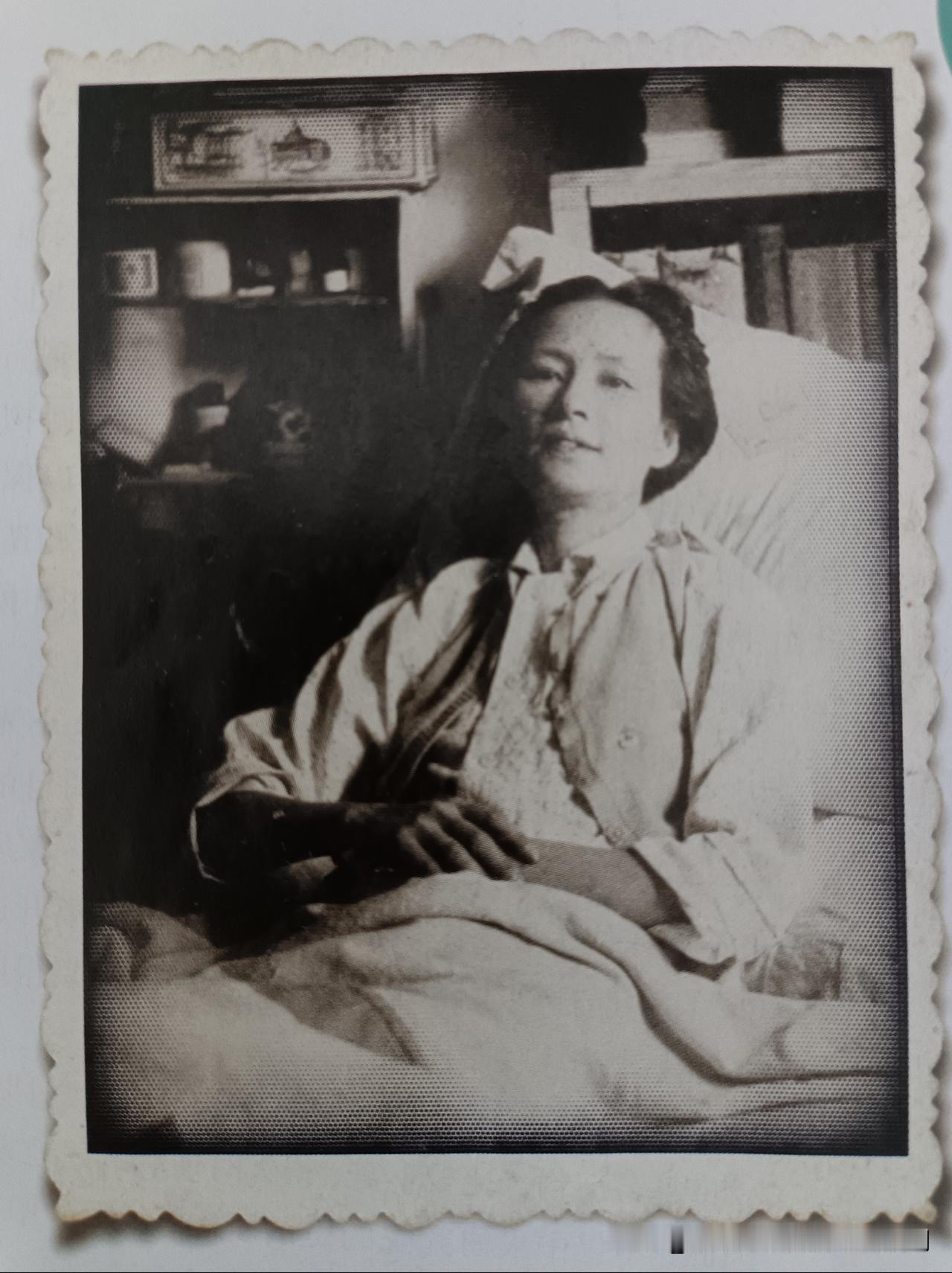 李庄1941：战乱年代林徽因卧病在床高烧不止1940年12月13日，林徽因一