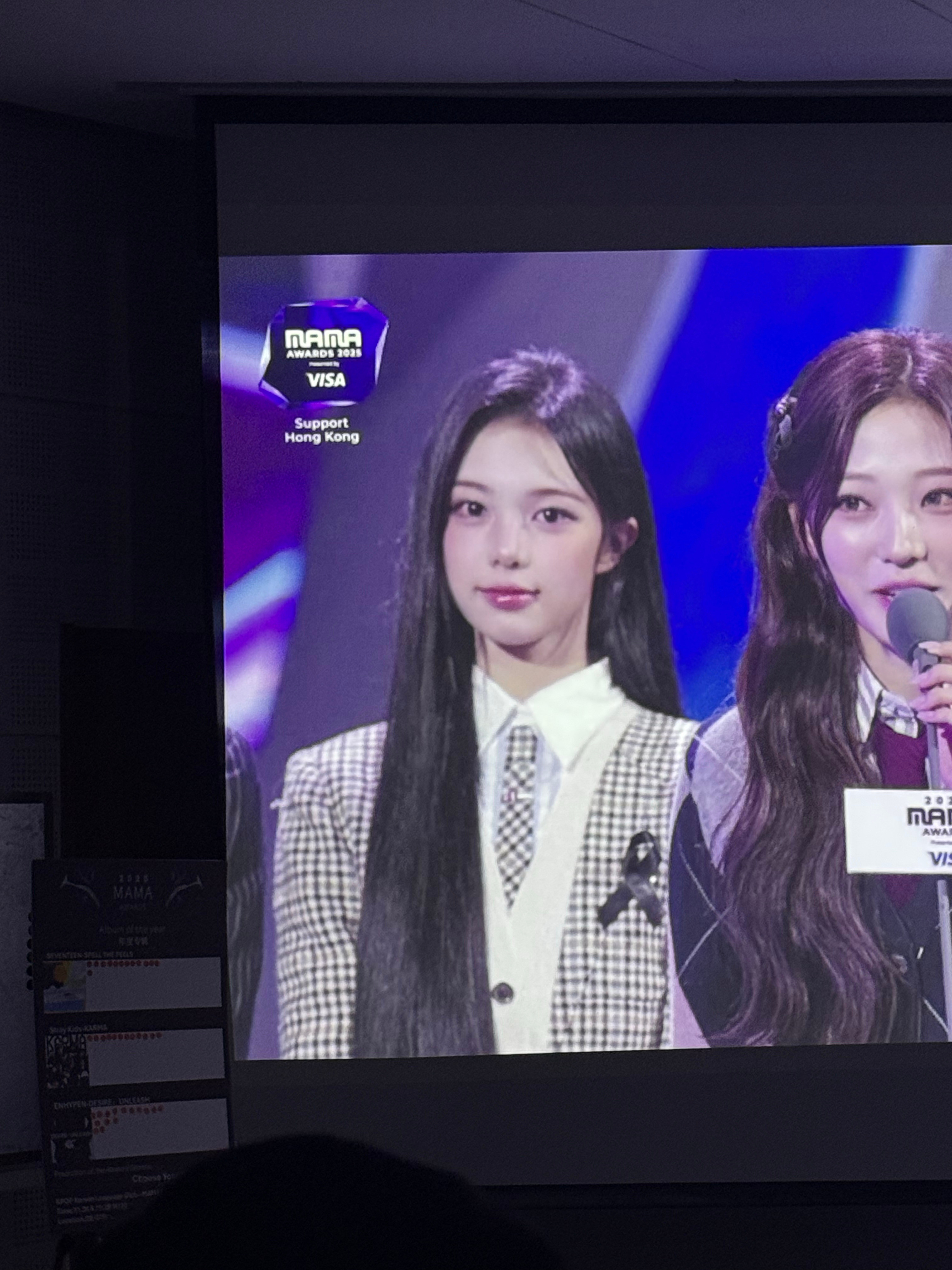 卧槽这个小女孩好漂亮