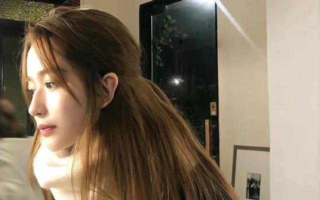 女人想你了,不会说“我想你”,通常会这样“暗示”你