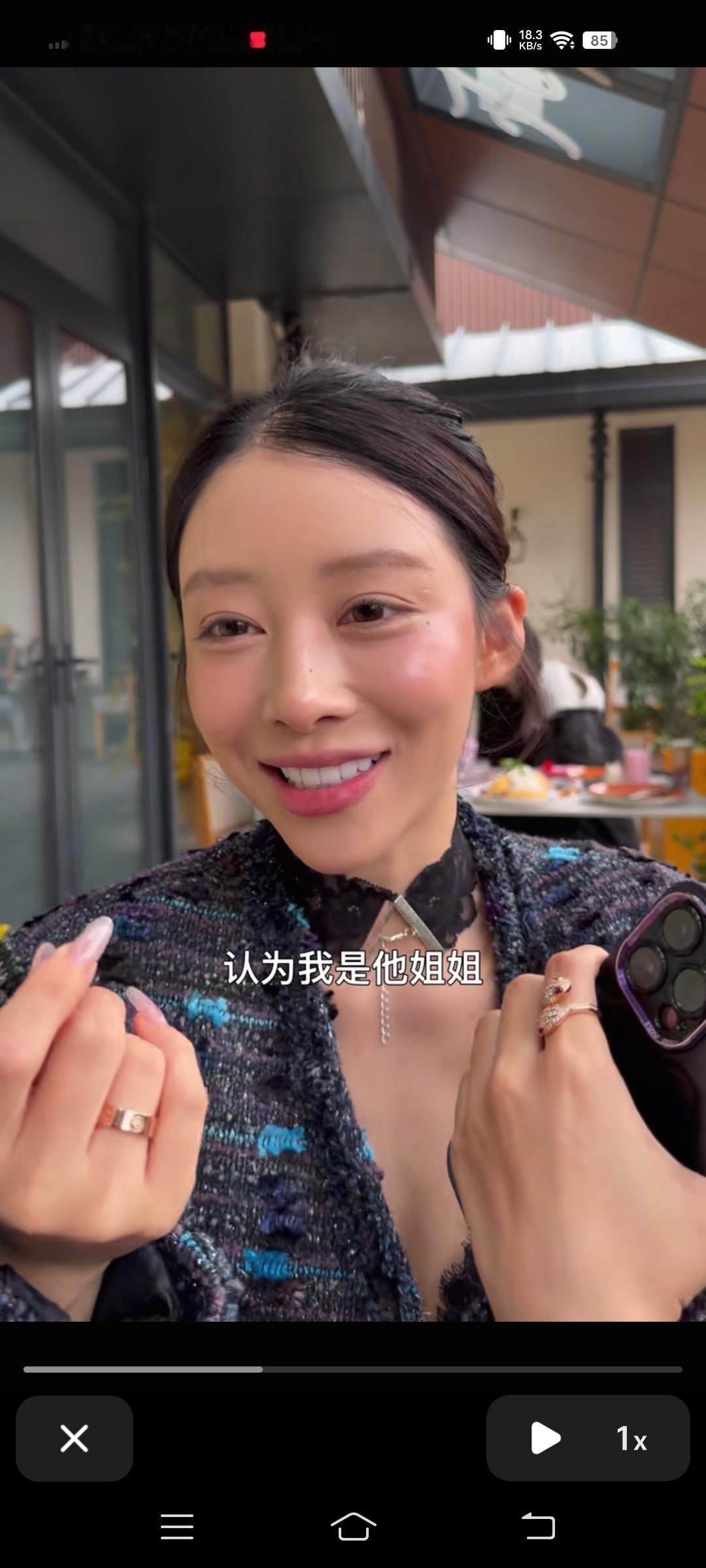 当妈妈长的年轻漂亮，像“姐姐”那样的时候，孩子究竟是高兴还是特别有压力？这对母子