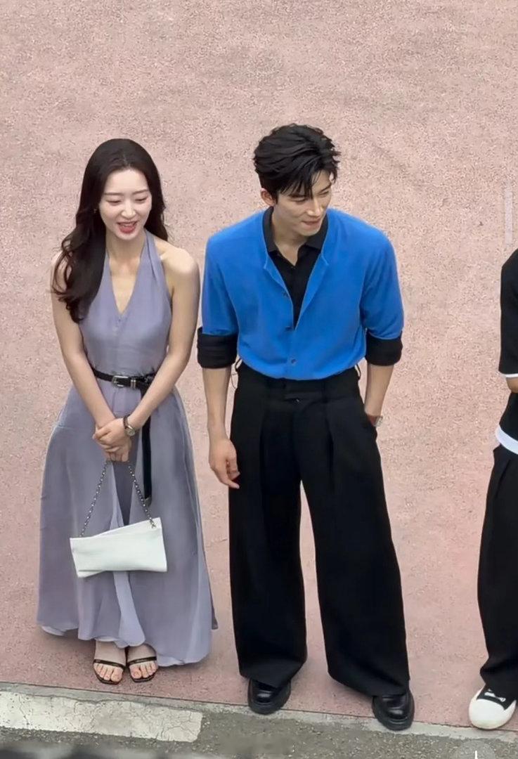 左边成熟小姨右边黄包车夫