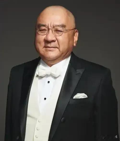大润发那个老板没了，76。几百亿捐了九成五，连尸体都捐了。儿子牛津博士，结婚就摆