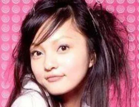 2008年，张韶涵得了心脏病。当她找母亲要钱做手术时，母亲却说：“没钱，付不了手