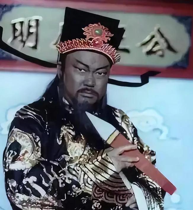 公元1062年，包拯病逝。出殡那天，开封城所有人都看傻了——21口一模一样的棺材