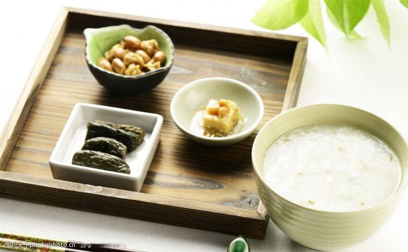 讲到养生,你会最先想到什么?说到养生，我第一个想到的，是小区里那些清晨练太极