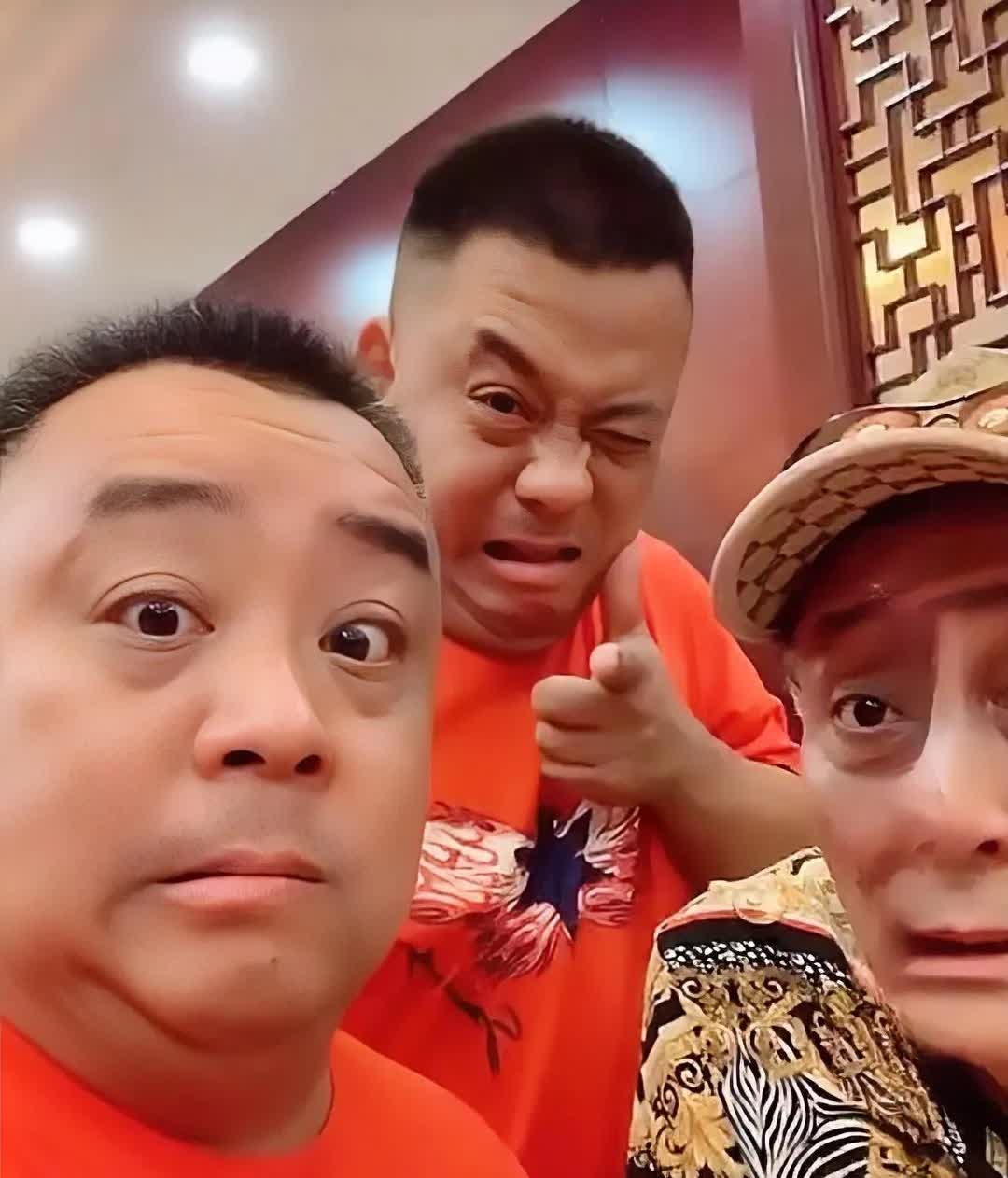 虎哥🐆豹哥这哥俩🉑能真是受了很大的委屈！打去年和杨议闹了矛盾以后，就隔三