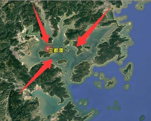 中国曾发现一个能停靠上百艘航母的深水港，位置太关键了！你敢信吗？在咱们国家的东