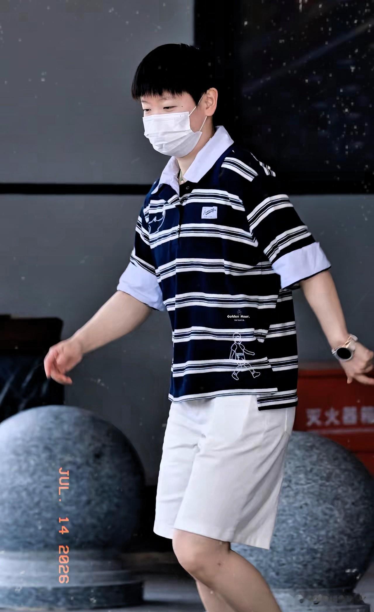 小莎莎到长沙了又一件没见过的衣服最近的衣品真的越来越好了[比心][比心][比