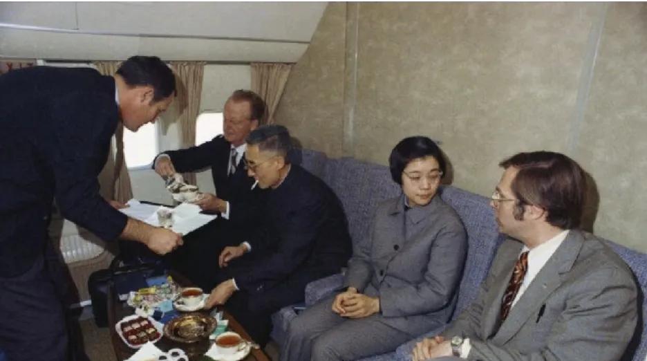 1972年2月21日，尼克松访华专机抵京，开启中美破冰之旅。乔冠华、章文晋等中方