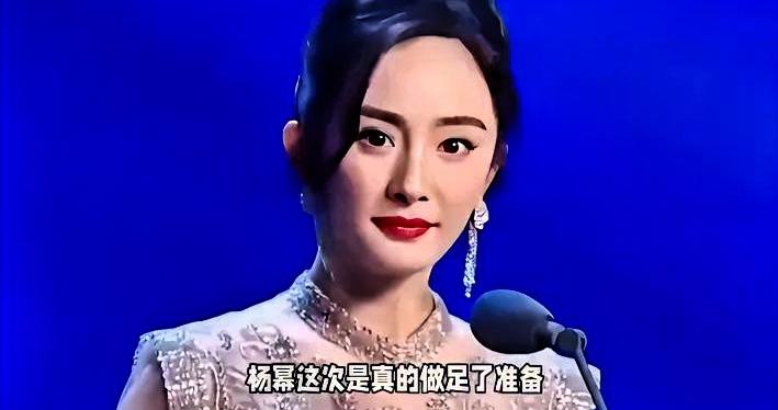 杨幂那张脸，不是耍大牌，是终于藏不住了。每次镜头切到她，弹幕就刷“输不起”。