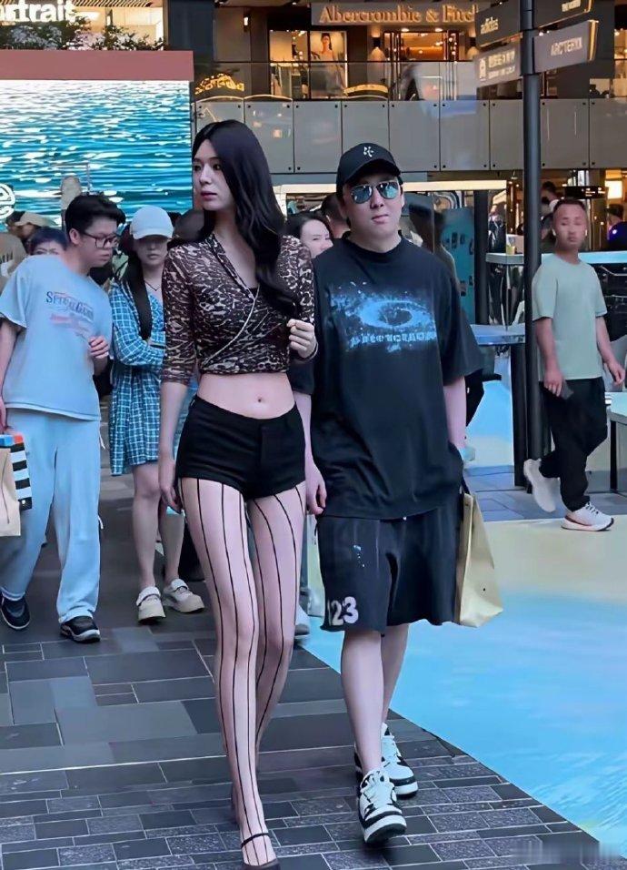 模仿的也太像了，王思聪咋不出来告他？