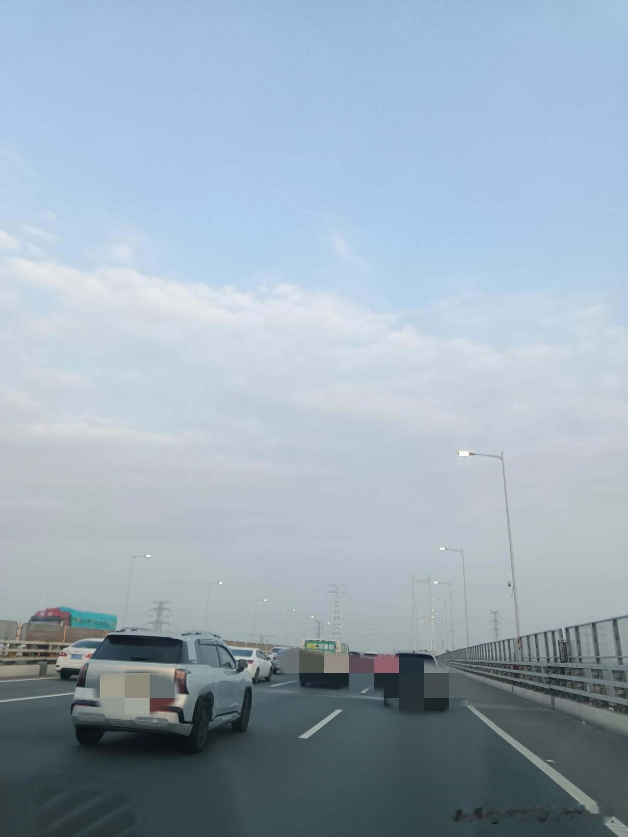 大年初五，广东高速公路返程客流高峰即将来临。从广西、湖南、江西、福建前往广东珠三