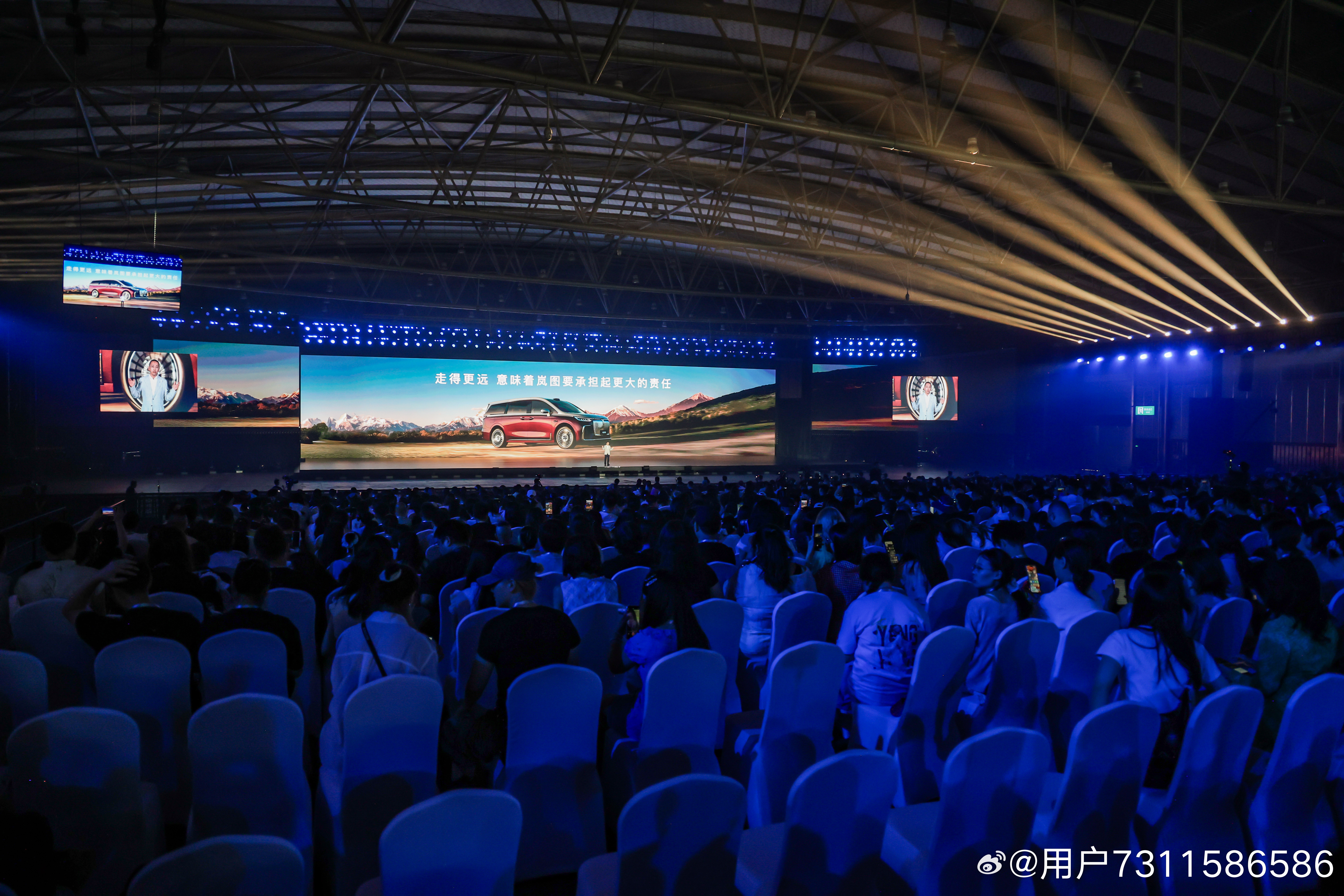 20万级预算买新能源轿车，放在一年前，很难同时拥有四激光雷达、华为高阶智驾和800V超充。如今岚图追