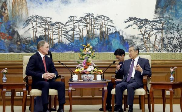 中国和美国新任大使谈妥了当地时间6月3日，外交部长王毅在北京会见美国新任驻华大