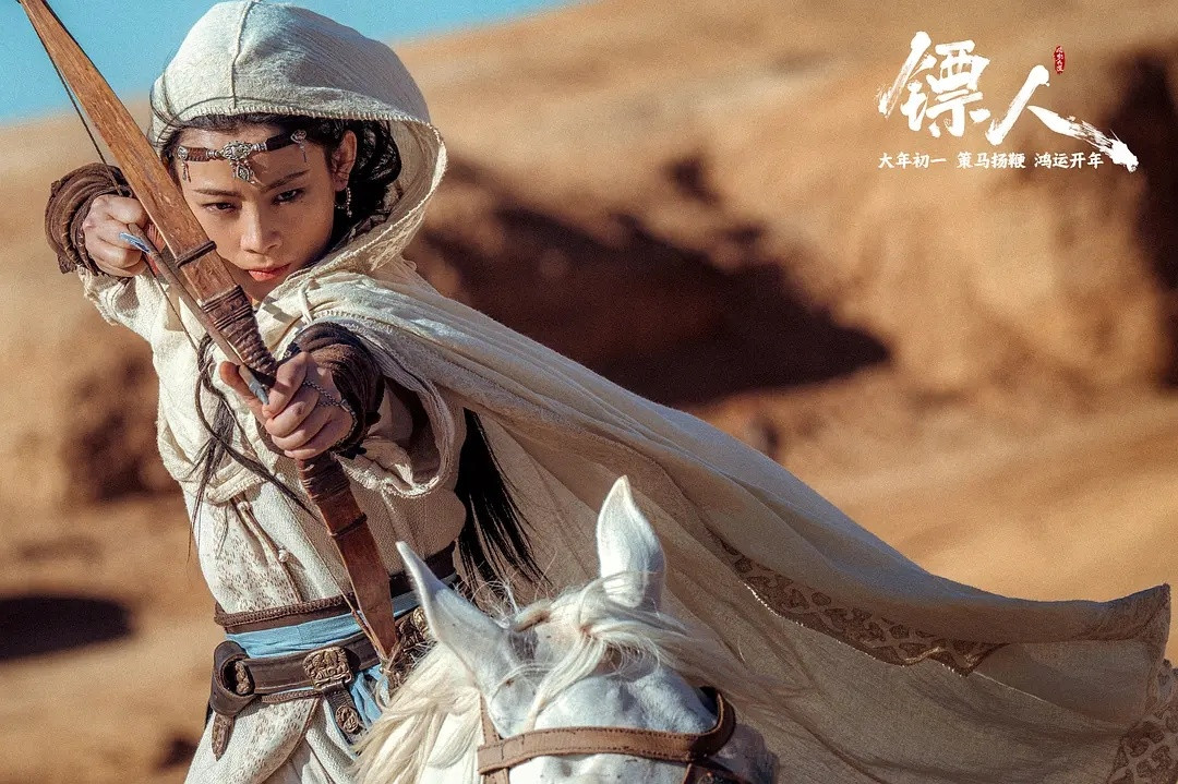 陈丽君把刚猛演进了骨子里越剧舞台上的“翩翩公子”陈丽君，来到《镖人》就转身变成