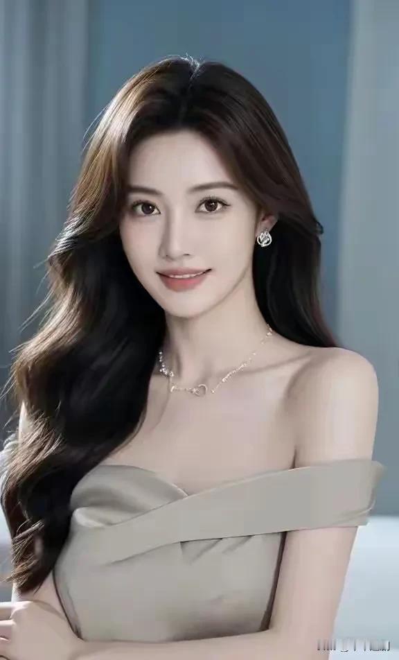 浅香槟色的缎面裙身裹着柔和光泽，卷发散落在肩颈，耳坠与颈间的碎钻轻闪。她笑意温婉