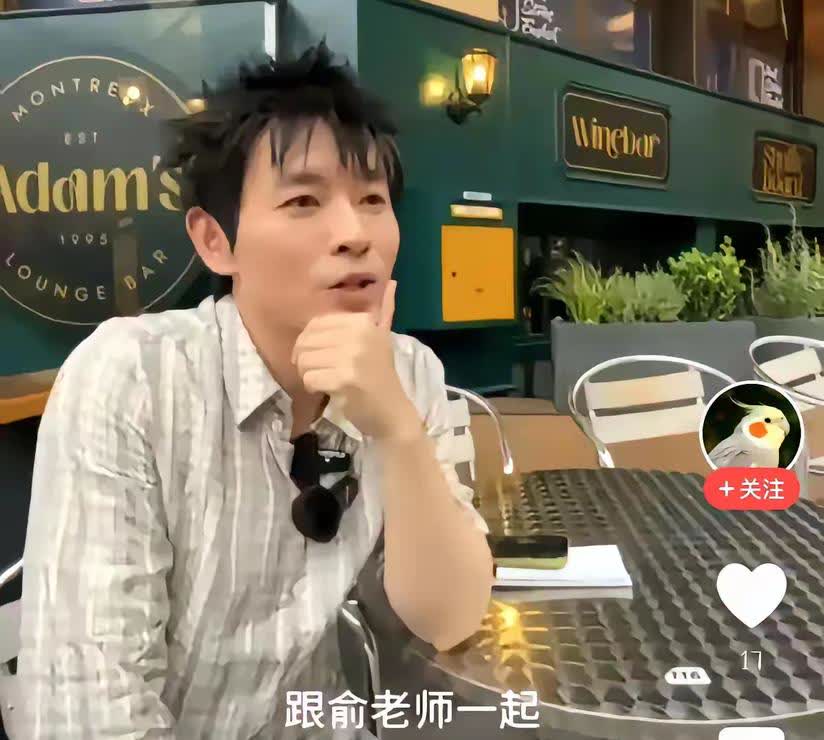 有网友说，董宇辉被挤兑走是有原因的！我看也是，你看看中灿，在俞老师面前总结时
