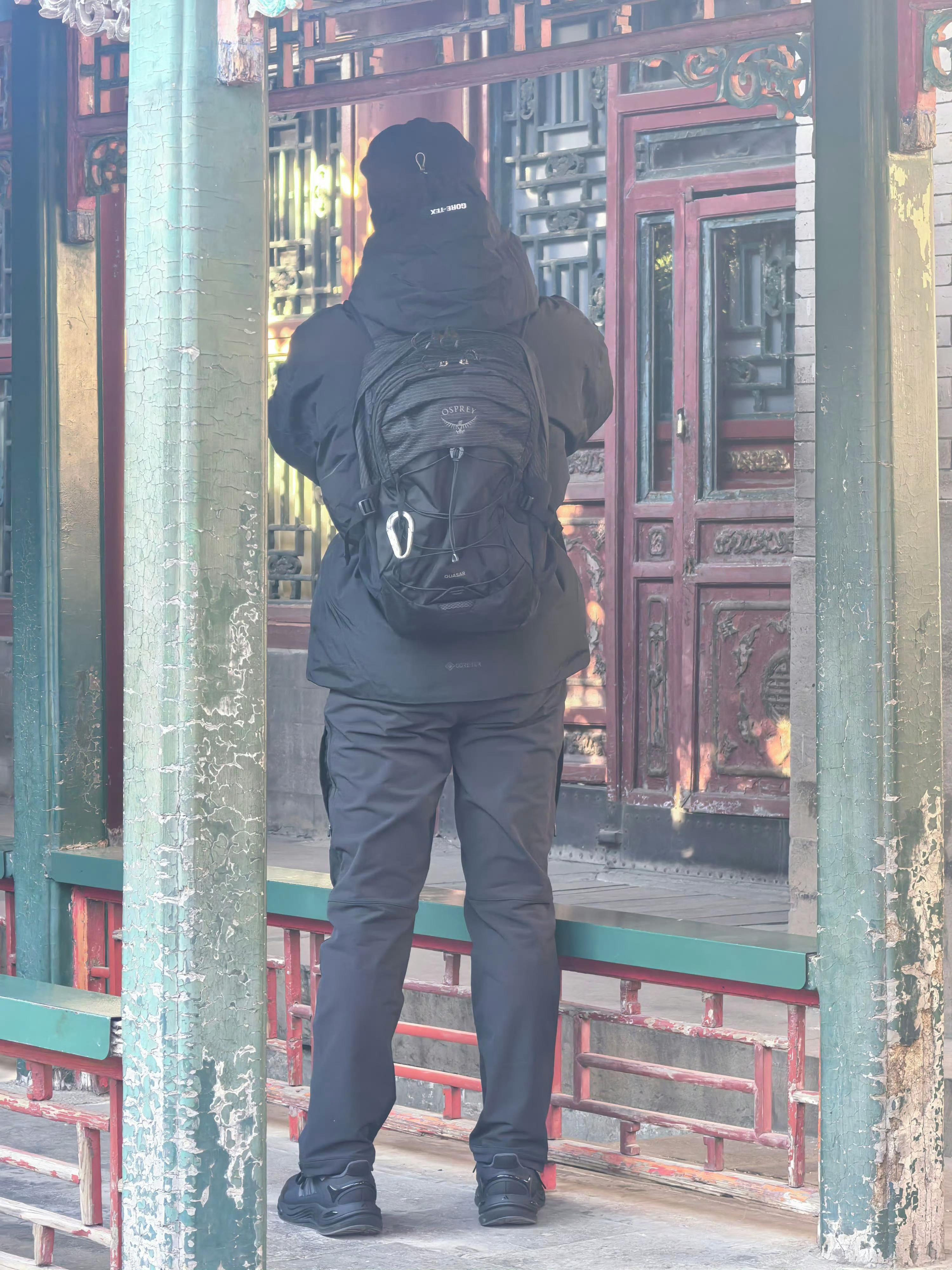 是你吗李现李现在颐和园被偶遇了又又又被偶遇了！放一个偶遇小合集捂这么严实都认得