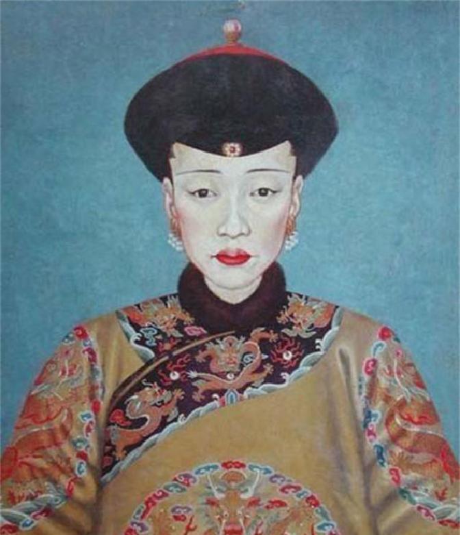 1725年，14岁的乾隆被安排第一个试婚宫女，侍寝后让他终生难忘。她身着薄纱衣裳