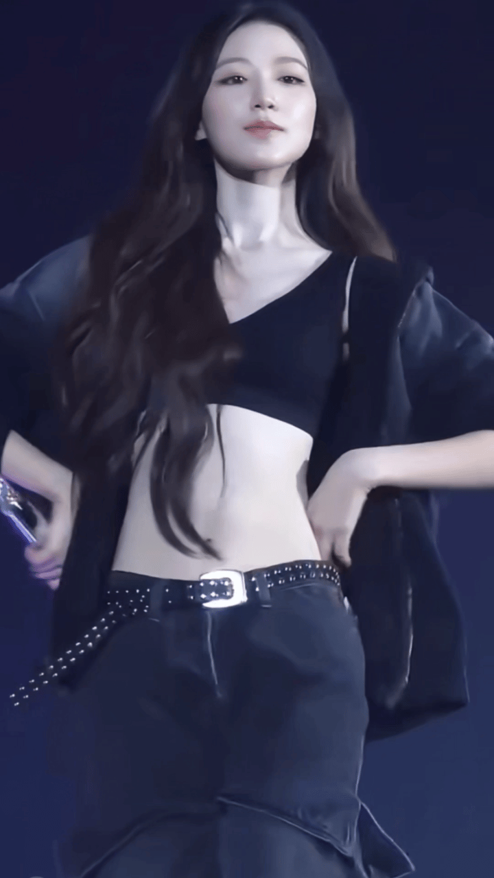 叶舒华的腰身也太绝了吧！她在舞台上的每个动作都充满魅力！