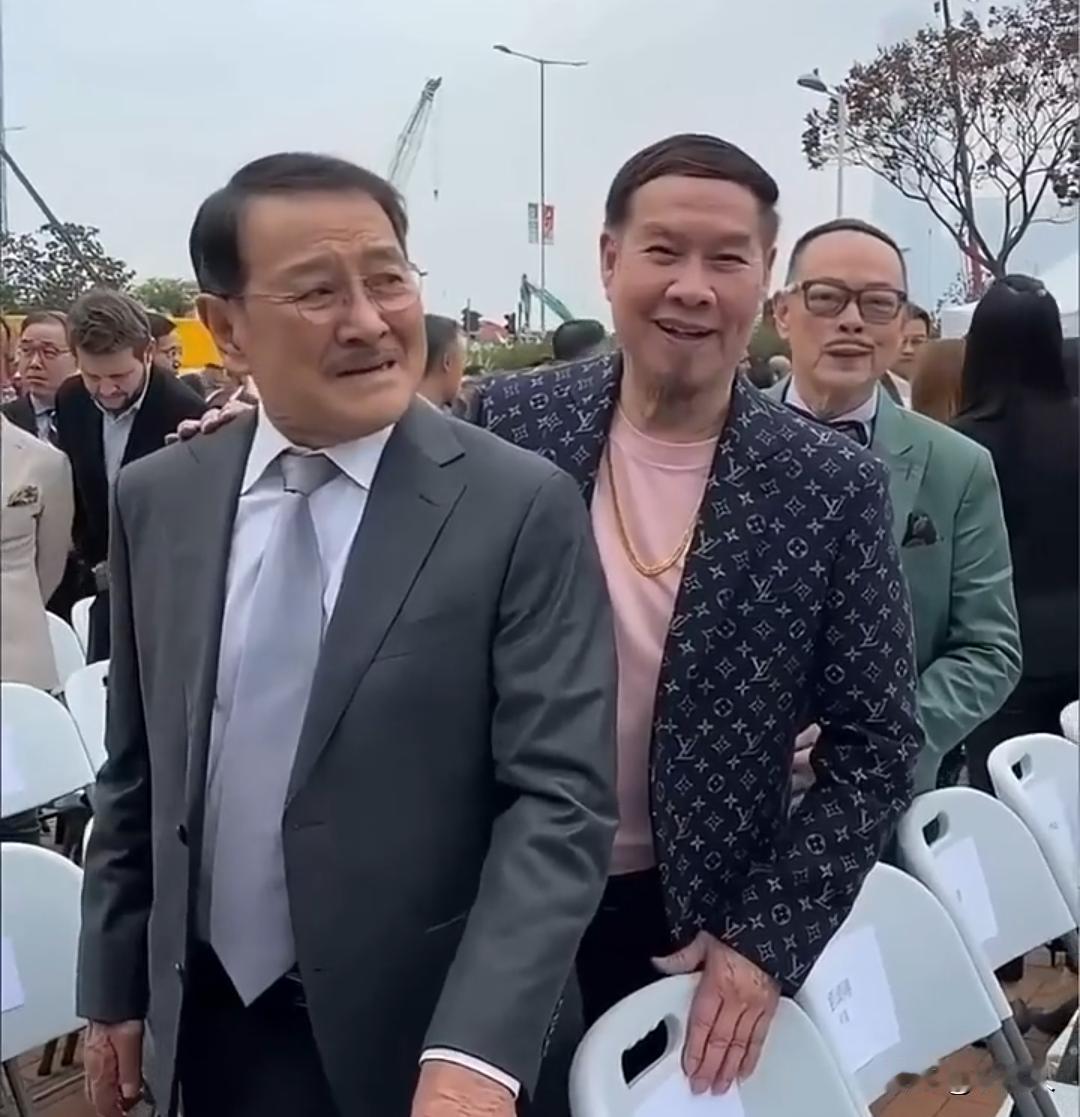 射雕江湖难得线下重聚，洪七公遇上初代郭靖扮演者。三位TVB资深老戏骨罕见同框，每