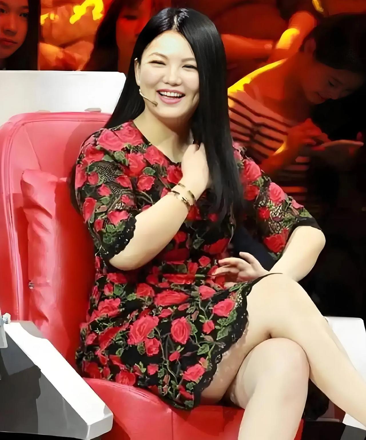 李湘的4次转身，次次让人惊掉下巴！她是湖南台曾经的“定海神针”，一姐地位稳如