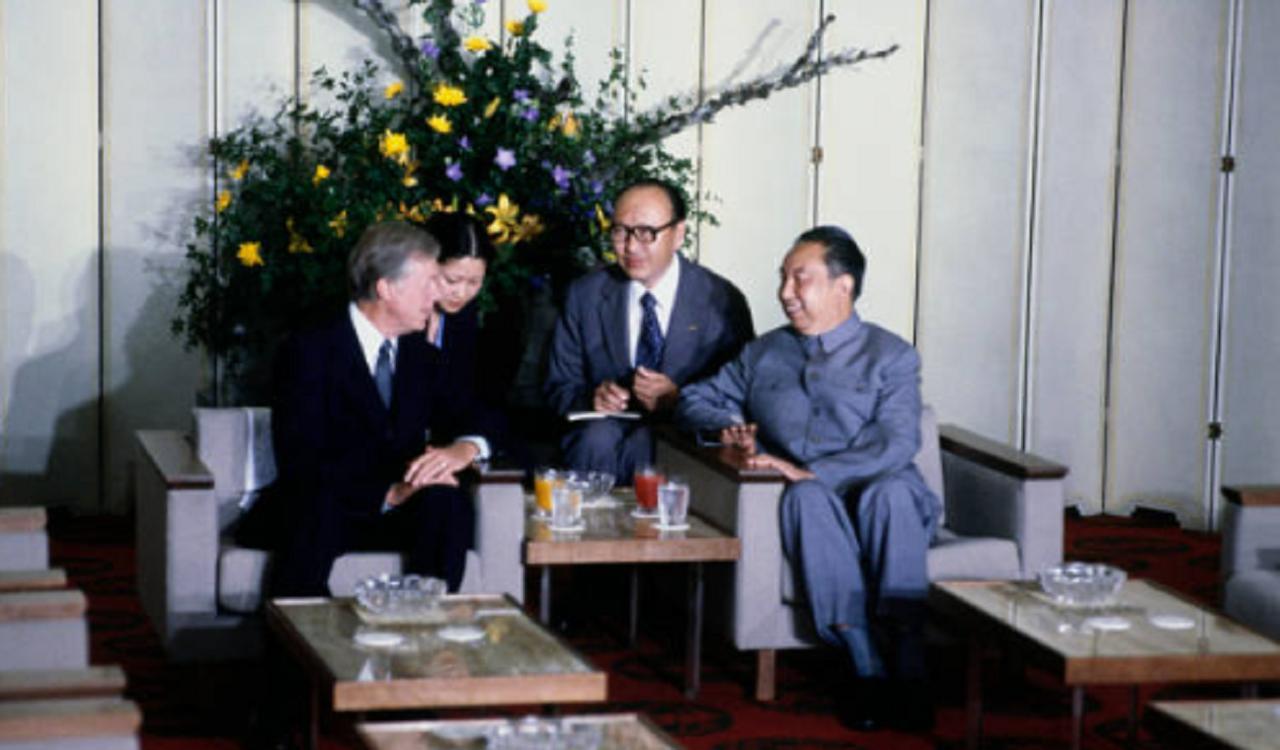1980年7月10日，华国锋会见美国总统卡特。地点：东京大仓饭店。两位领导人
