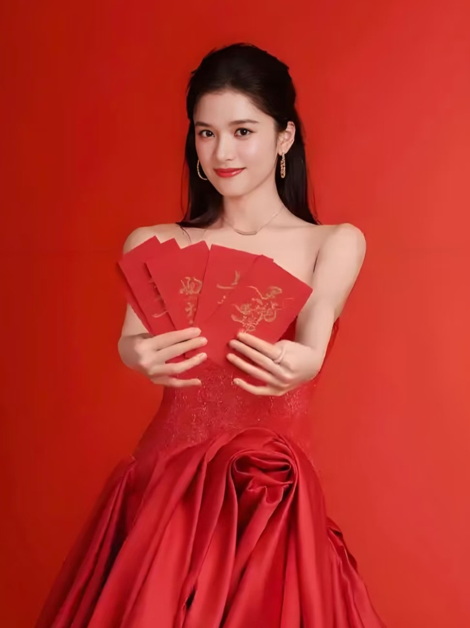 古偶浪潮下，张婧仪的“赌局”暗藏玄机？