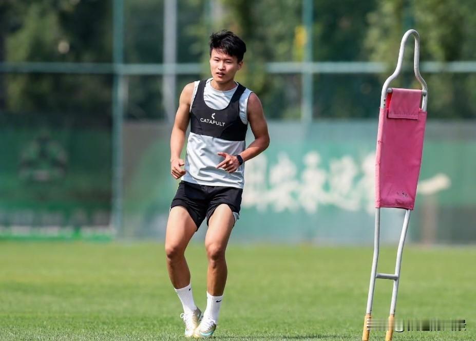 贾非凡、林良铭、韩佳奇现身聚加基地，抓紧训练蓄力再战！亚冠首战拿下开门红之后，