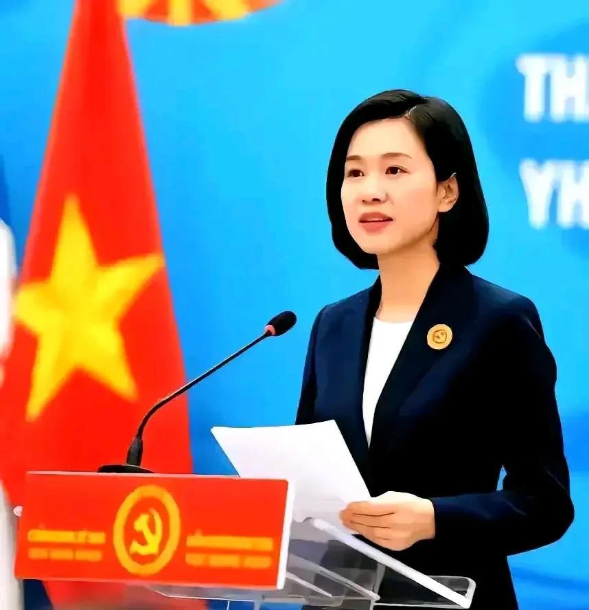 范明政去法国了！最近越法走的很热络啊！自从上月马克龙十年来首访越南后，越南总理