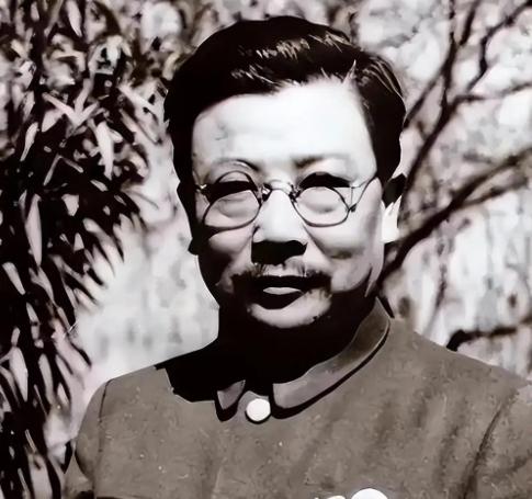 1949年，李克农在毛主席的房间内发现一物，惊出一身冷汗，大呼："糟了！"带人冲